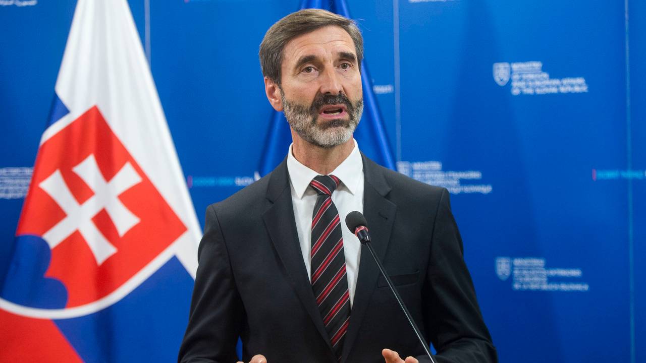 Словашкият външен министър Юрай Бланар Словашкият външен министър Юрай Бланар